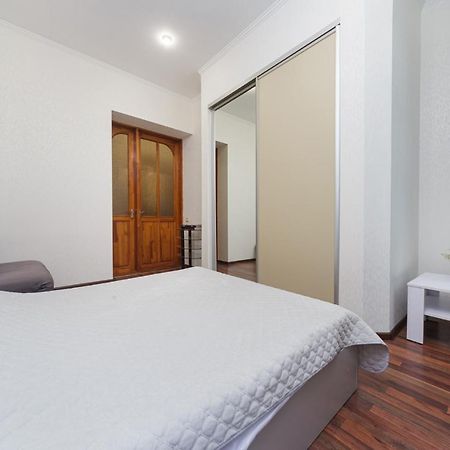 אודסה Apartment Zhukovskogo 17 מראה חיצוני תמונה
