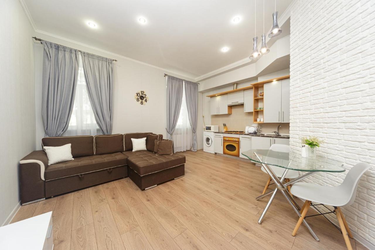 אודסה Apartment Zhukovskogo 17 מראה חיצוני תמונה