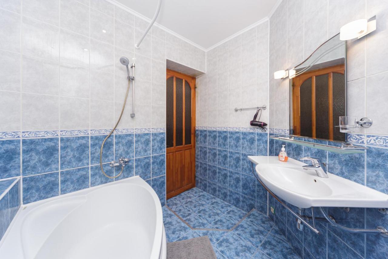 אודסה Apartment Zhukovskogo 17 מראה חיצוני תמונה