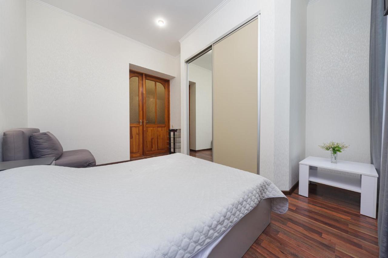 אודסה Apartment Zhukovskogo 17 מראה חיצוני תמונה